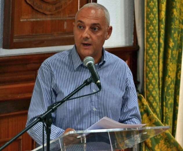 Víctor Ramírez, en 2014 cuando leyó el manifiesto contra la violencia de género en el Ayuntamiento de Telde (Foto TA)